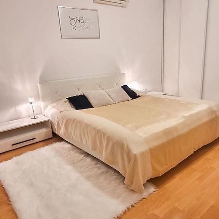 Modern & Cozy Apartment Near Hockey & Football Arena Братислава Екстериор снимка