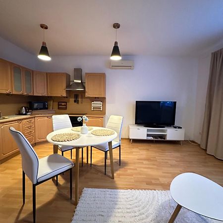 Modern & Cozy Apartment Near Hockey & Football Arena Братислава Екстериор снимка