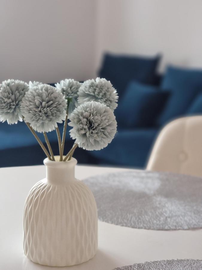 Modern & Cozy Apartment Near Hockey & Football Arena Братислава Екстериор снимка