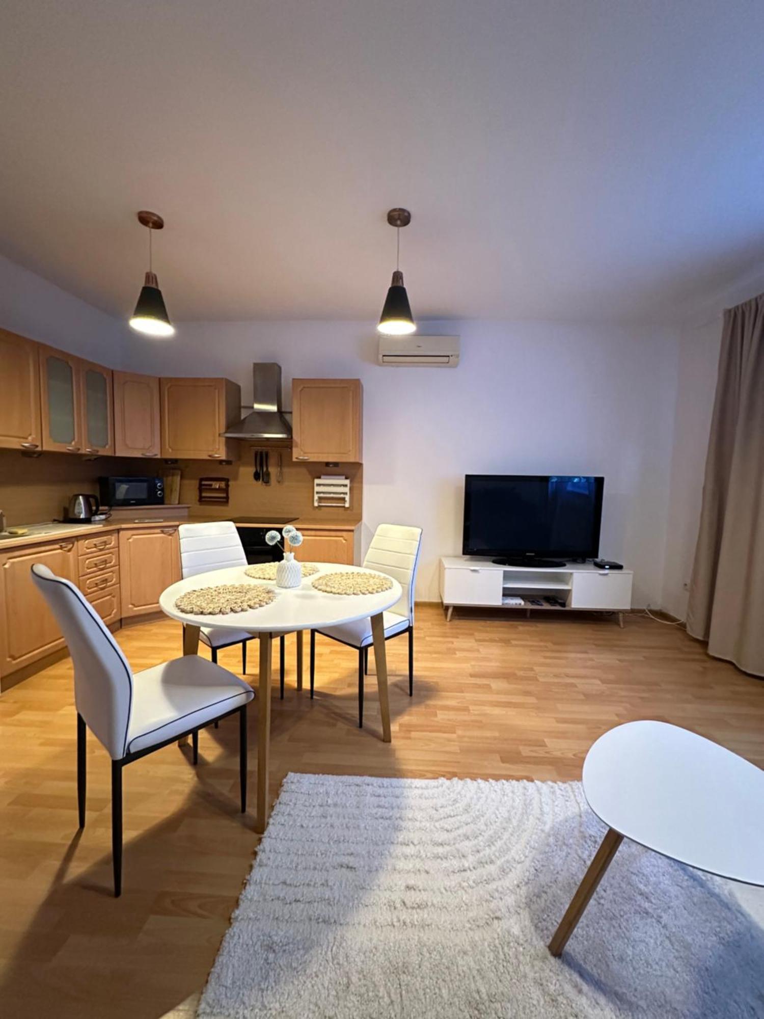 Modern & Cozy Apartment Near Hockey & Football Arena Братислава Екстериор снимка